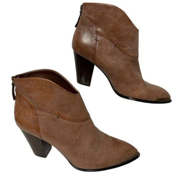 B. Makowsky Quinn Womens Brown Leather Ankle Booties Size 8.5 Almond Toe - Picture 3 of 13